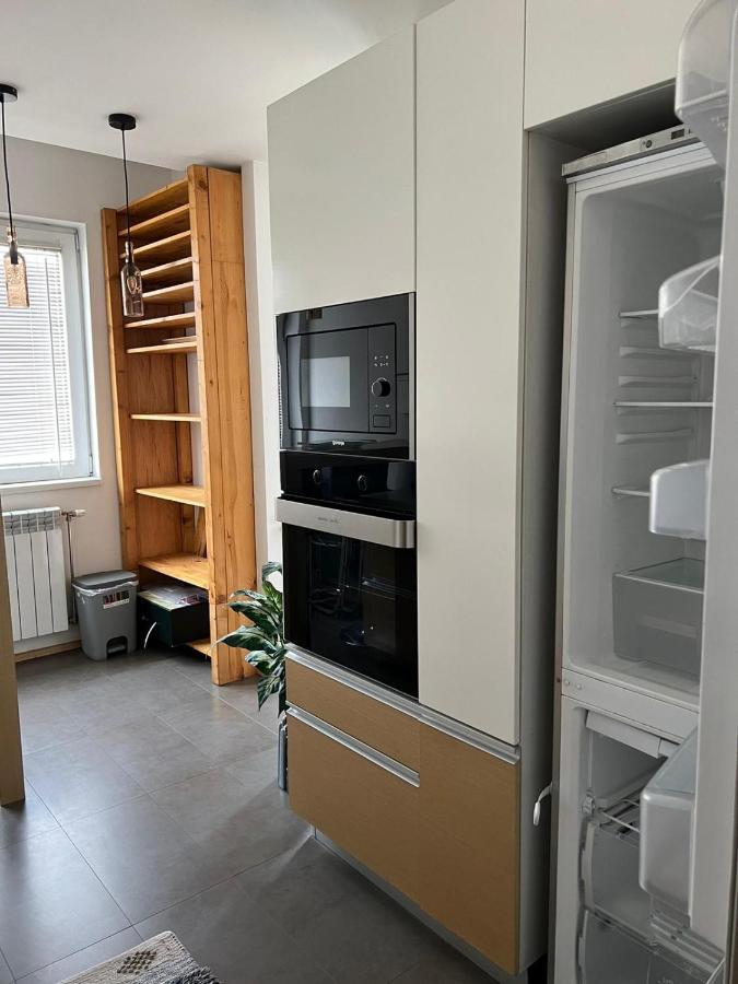 Modern Apartment In סקופיה מראה חיצוני תמונה