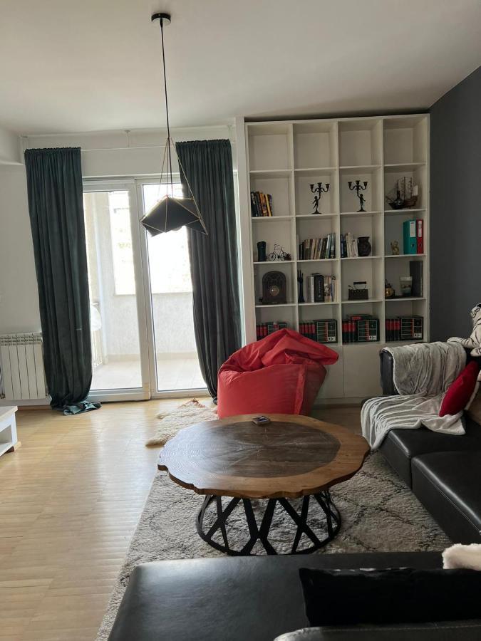 Modern Apartment In סקופיה מראה חיצוני תמונה
